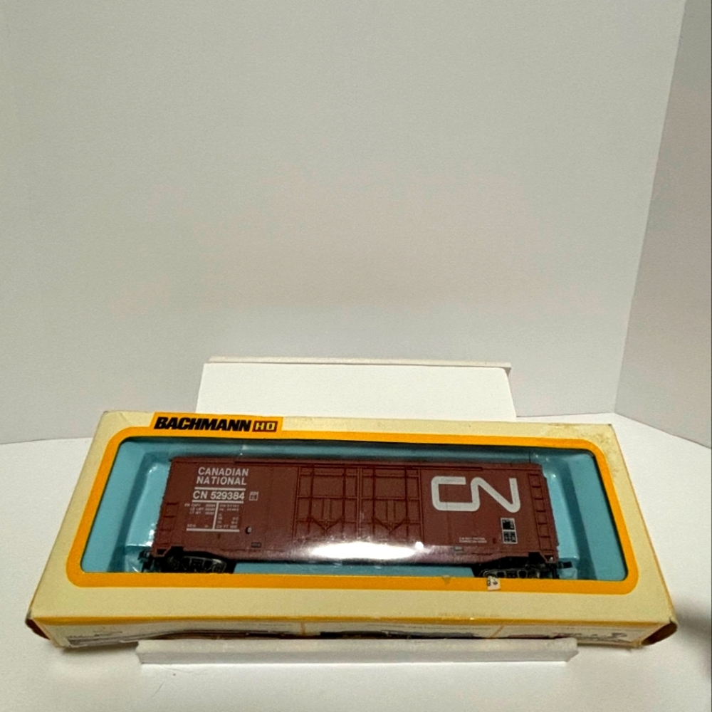 Vintage Bachmann 1147 CN Rail 51' Plug Door Box Car HO Scale